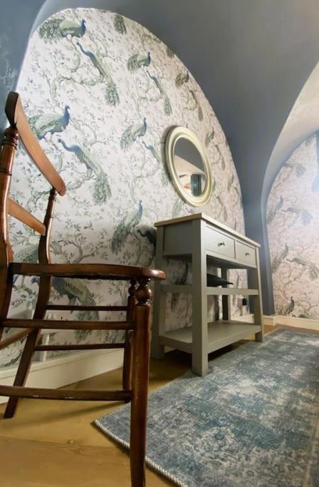 Stay In A Castle! Unique & Luxurious Historical Apartment, Self Contained, Free Parking & Wi-Fi Chester Exteriör bild