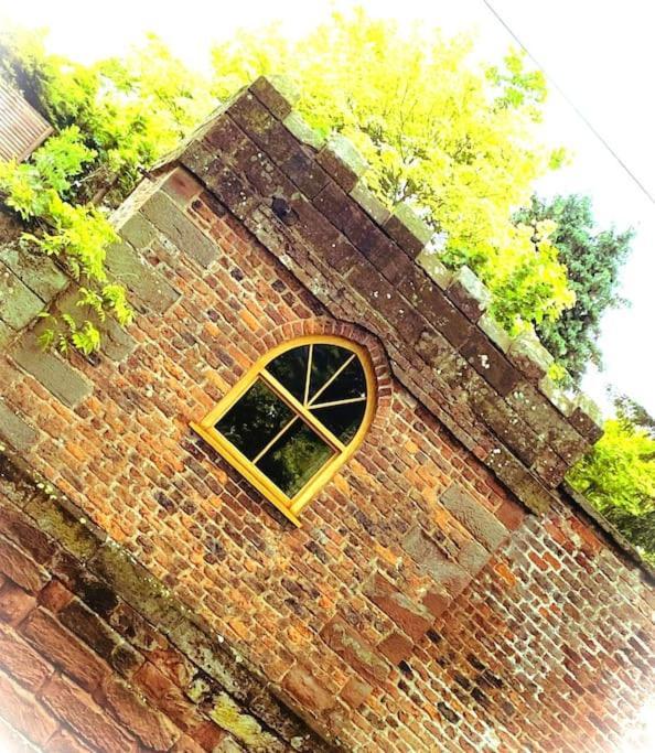 Stay In A Castle! Unique & Luxurious Historical Apartment, Self Contained, Free Parking & Wi-Fi Chester Exteriör bild